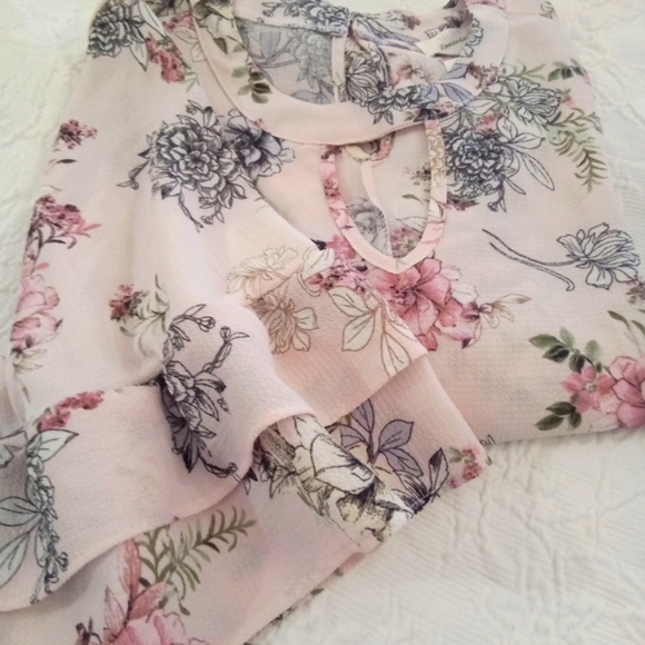 Urban Romantics Ruffled 3/4 Sleeve Blouse with PeekaBoo Opening at Front - Picture 8 of 14